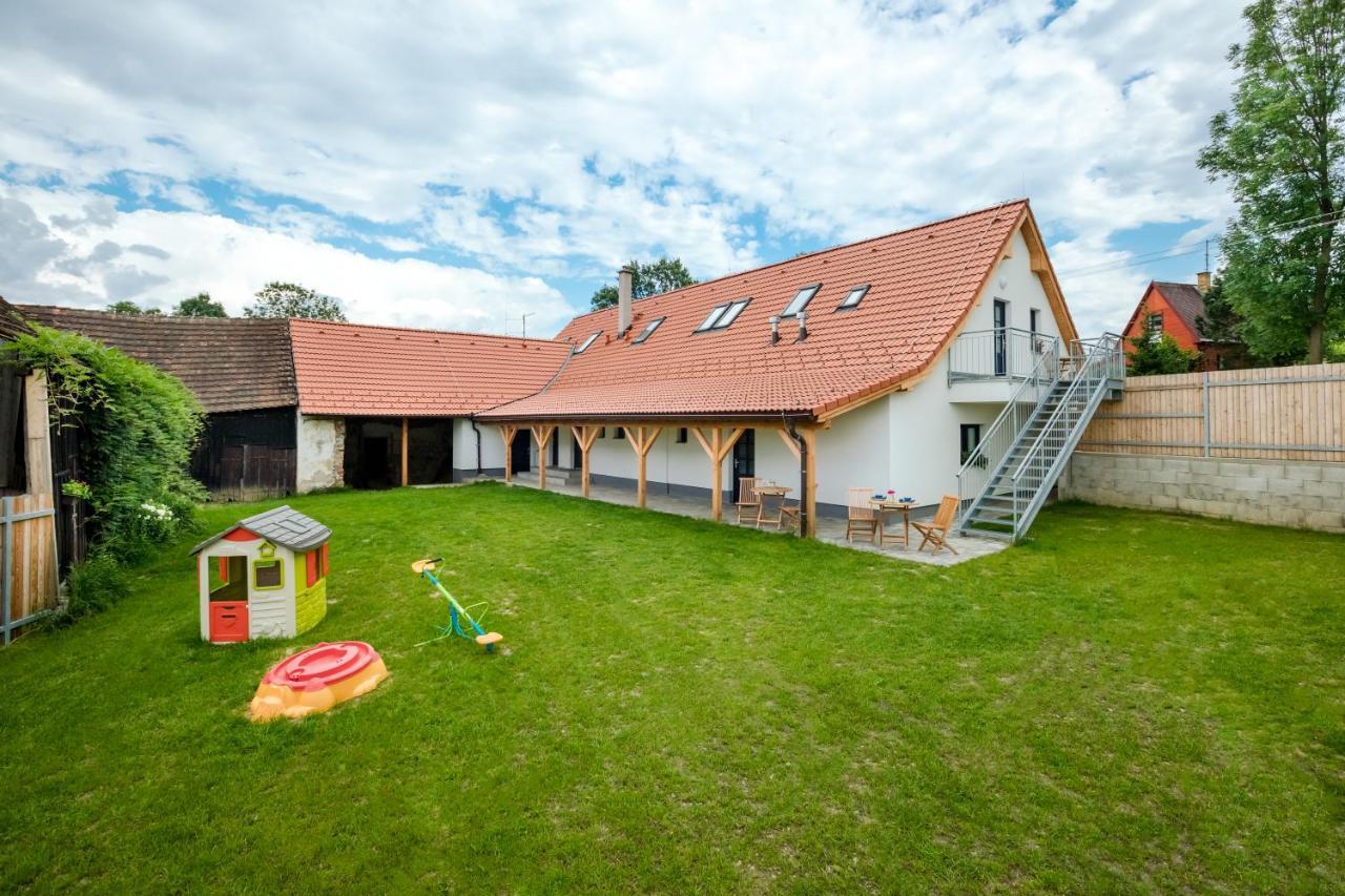 Apartmany Jedovary Trhove Sviny Luaran gambar