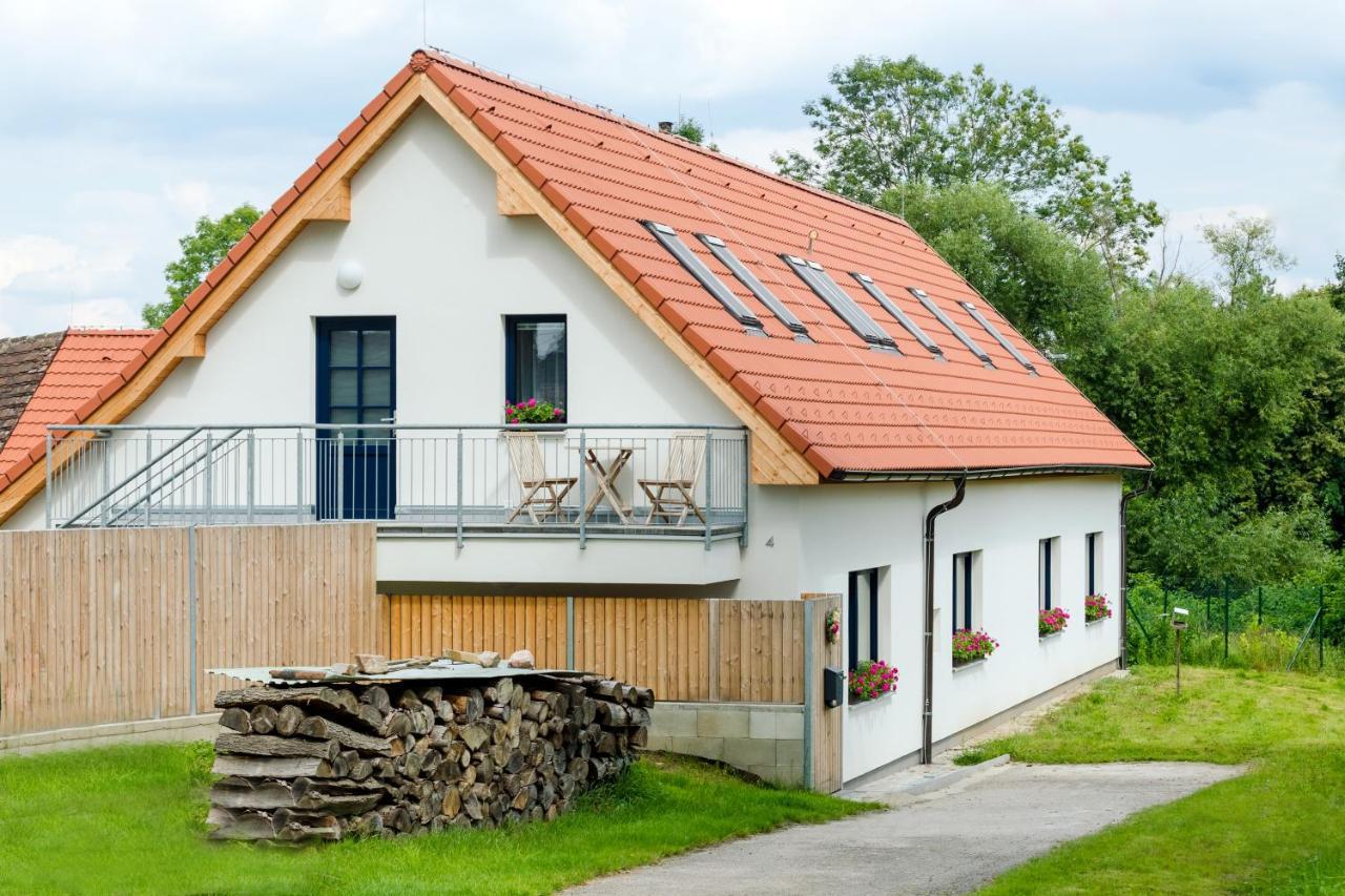 Apartmany Jedovary Trhove Sviny Luaran gambar