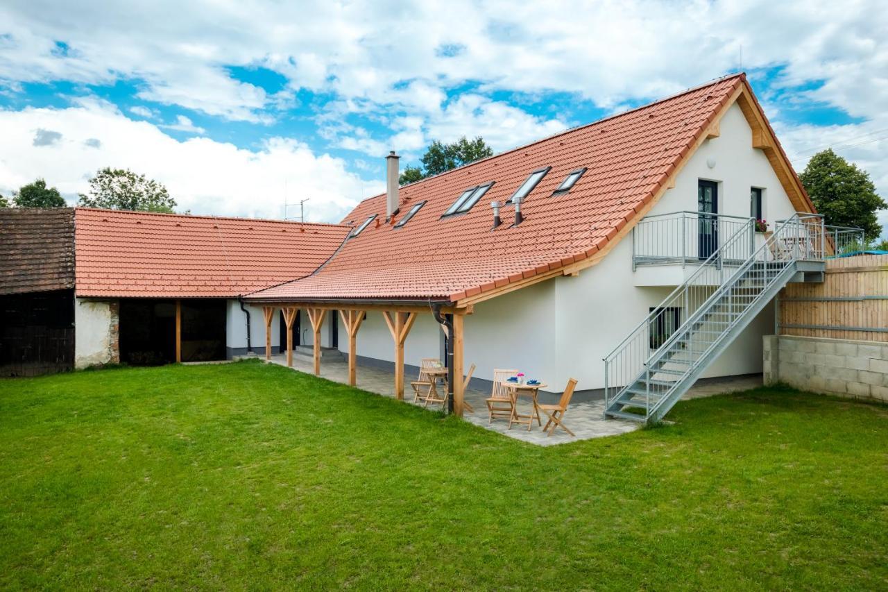 Apartmany Jedovary Trhove Sviny Luaran gambar